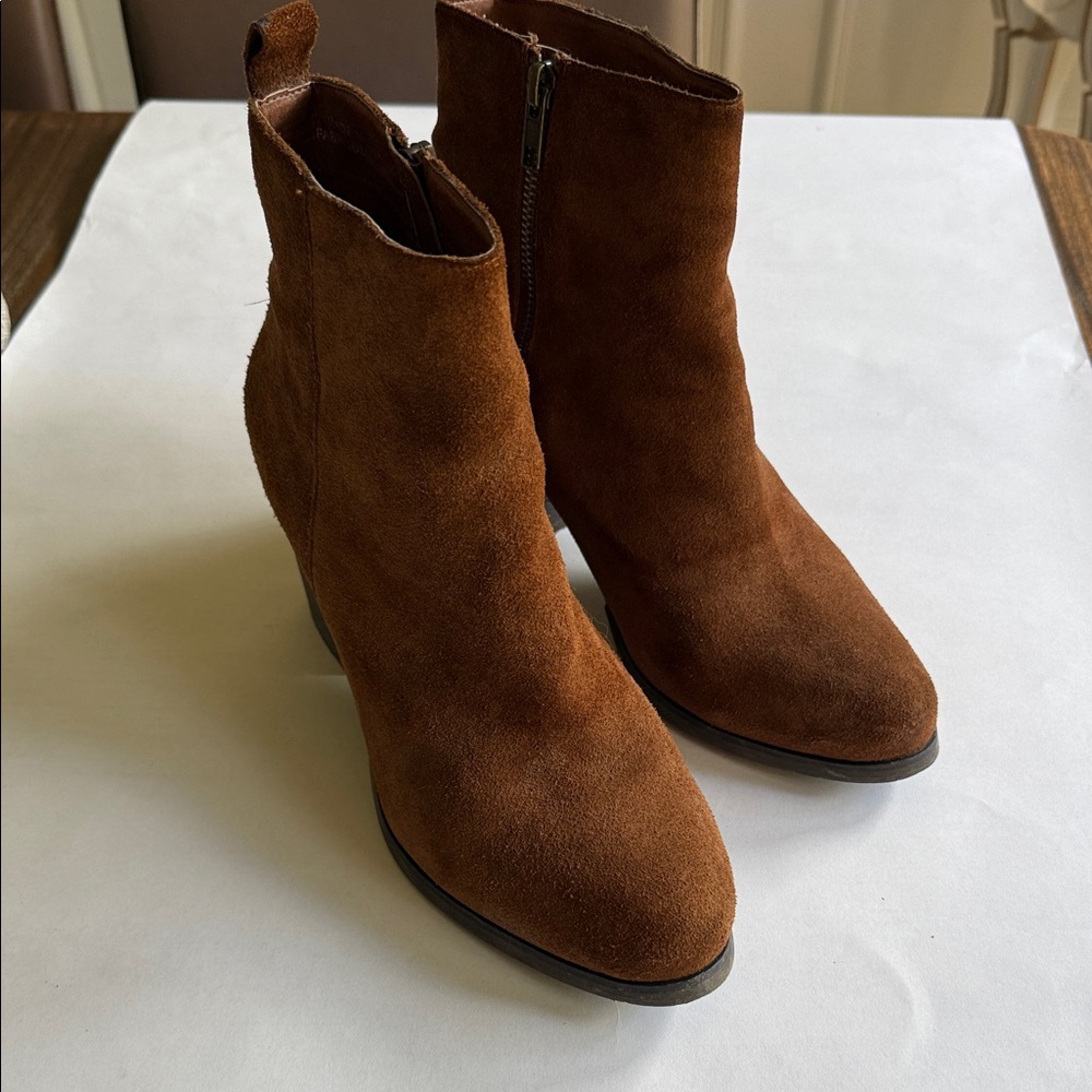Ecote Chestnut Suede Ankle Booties Size 9
